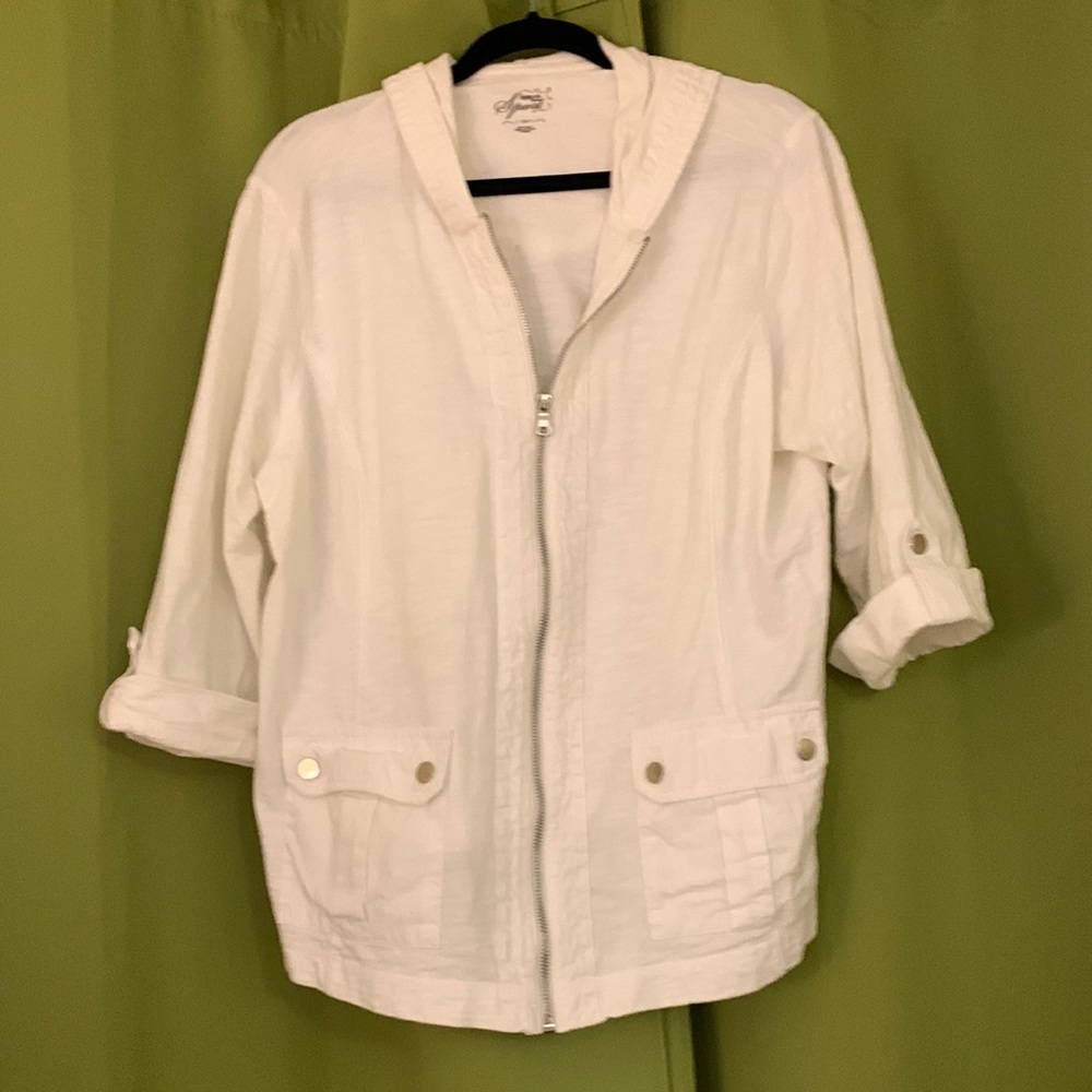 White lightweight hooded jacket perfect for the beach 3/4 sleeve length.